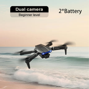 O Drone E99 Possui Duas Câmeras, Suporte Wi-Fi, Controlo por Aplicação e Posicionamento por Fluxo Óptico com Manutenção de Altitude, O que o Torna Perfeito para Iniciantes. Tem Carregamento USB, Opções para Duas ou Três Baterias e é um Quadricóptero Remot